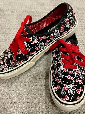 Vans x Hello Kitty Sneakers Size 7.5 Black Red Bow Print Cute Y2K